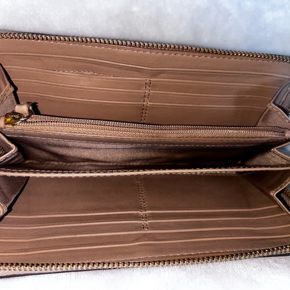 Tan with a gold sheen, COACH wallet. Beautiful addition to your fall outfits! 🍂 - Picture 3 of 3